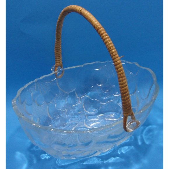 Large Oval Clear Glass Fruit Bowl Easter Egg Basket Decor w/ Rattan-Bamboo Handl - Picture 2 of 10